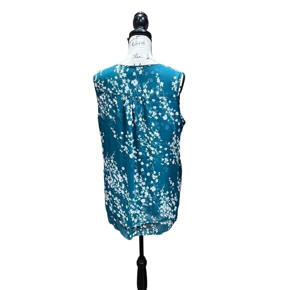 Christina B blouse size medium, a hunter green with flowers white flowers - Picture 2 of 6